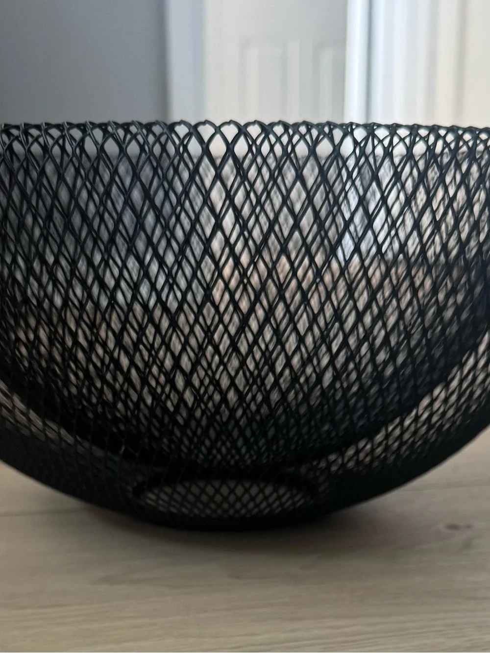 Modern Style Black Mesh Metal Double Wall Bowl